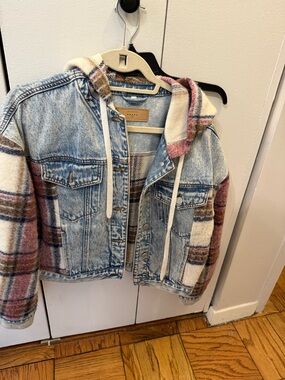 Blank NYC Light Wash Denim Jacket with Pink & Cream Plaid Hooded Sleeves